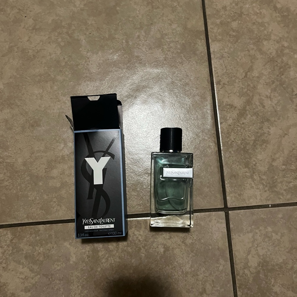 Yves Saint Laurent Y Eau de Toilette with Black and Clear Design